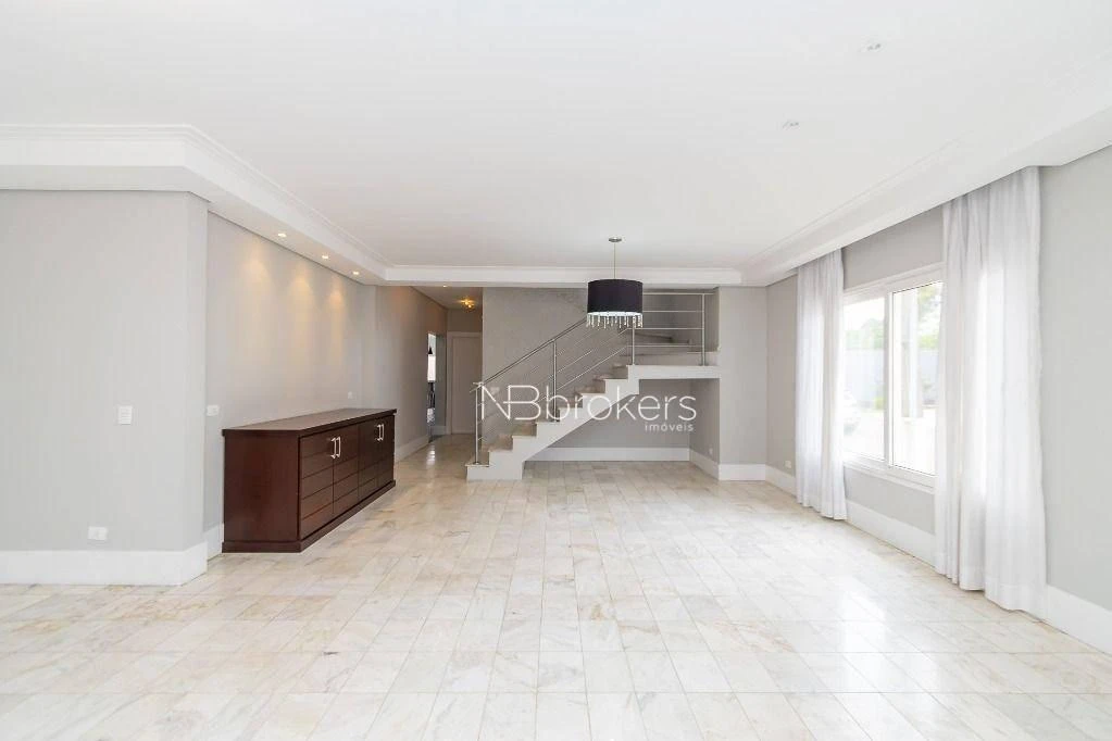 444 m² house with 4 bedrooms, private garden and parking — photo 10