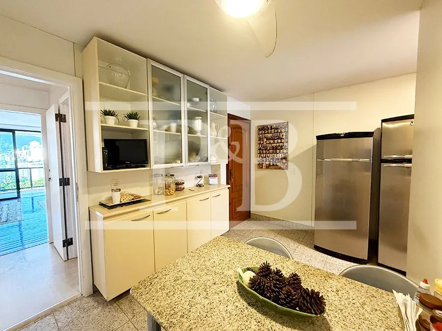 Furnished apartment with 3 bedrooms and 3 bathrooms — photo 36