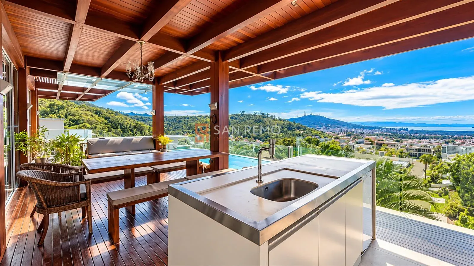 6-bedroom house with a walk-in closet in Florianópolis — photo 31