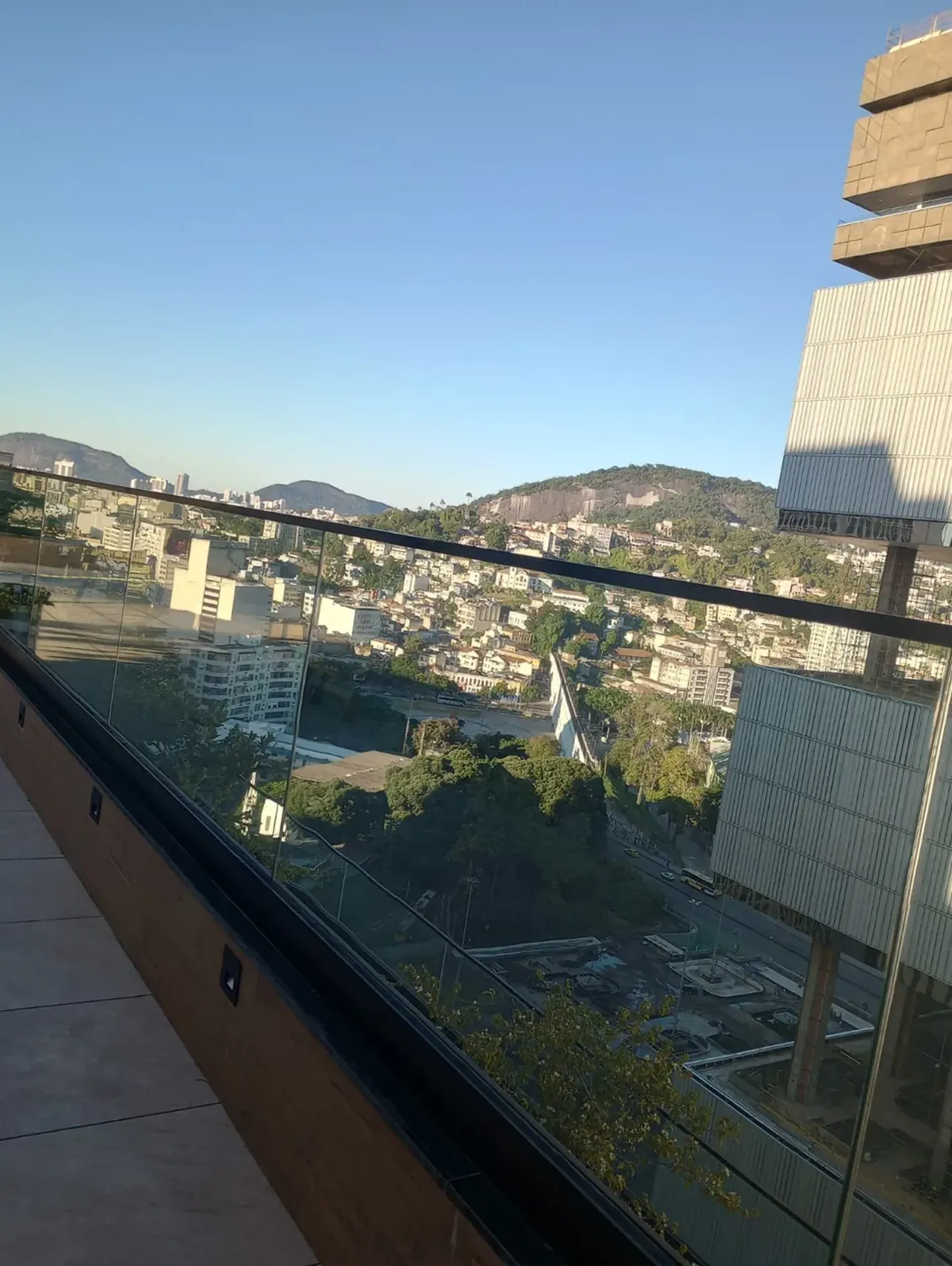 Studio on the 21st floor with a grill on the balcony — photo 7