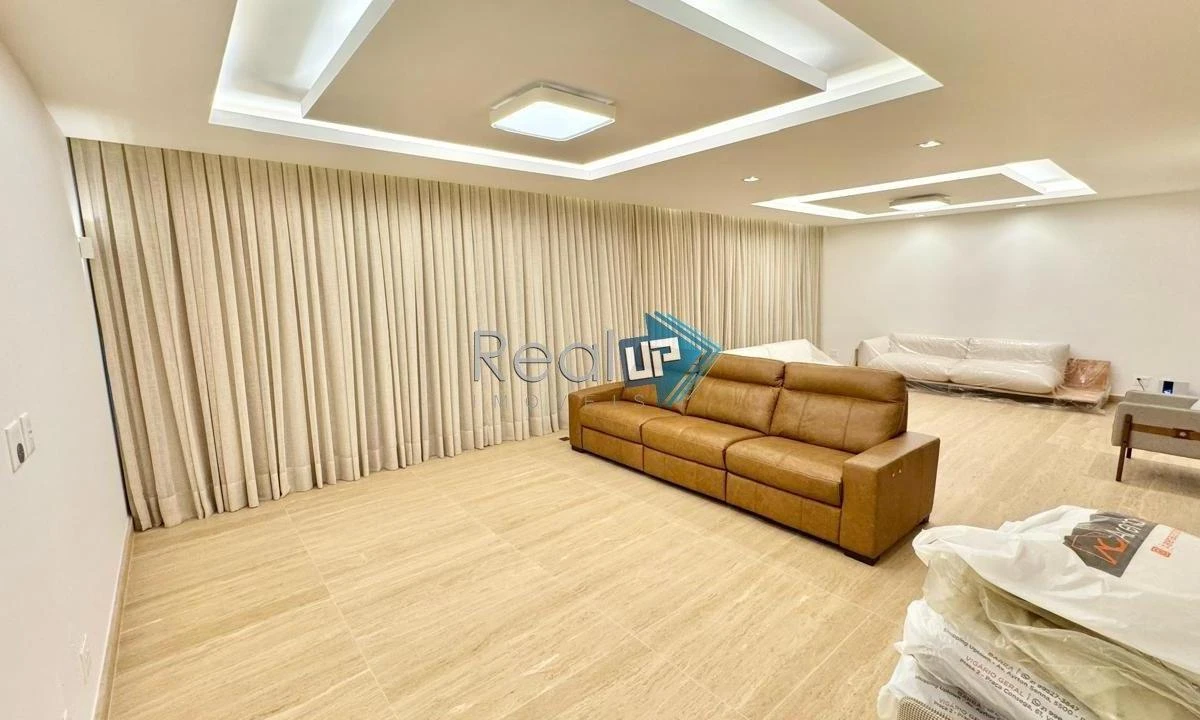 212 m² apartment with 3 bedrooms and 3 bathrooms