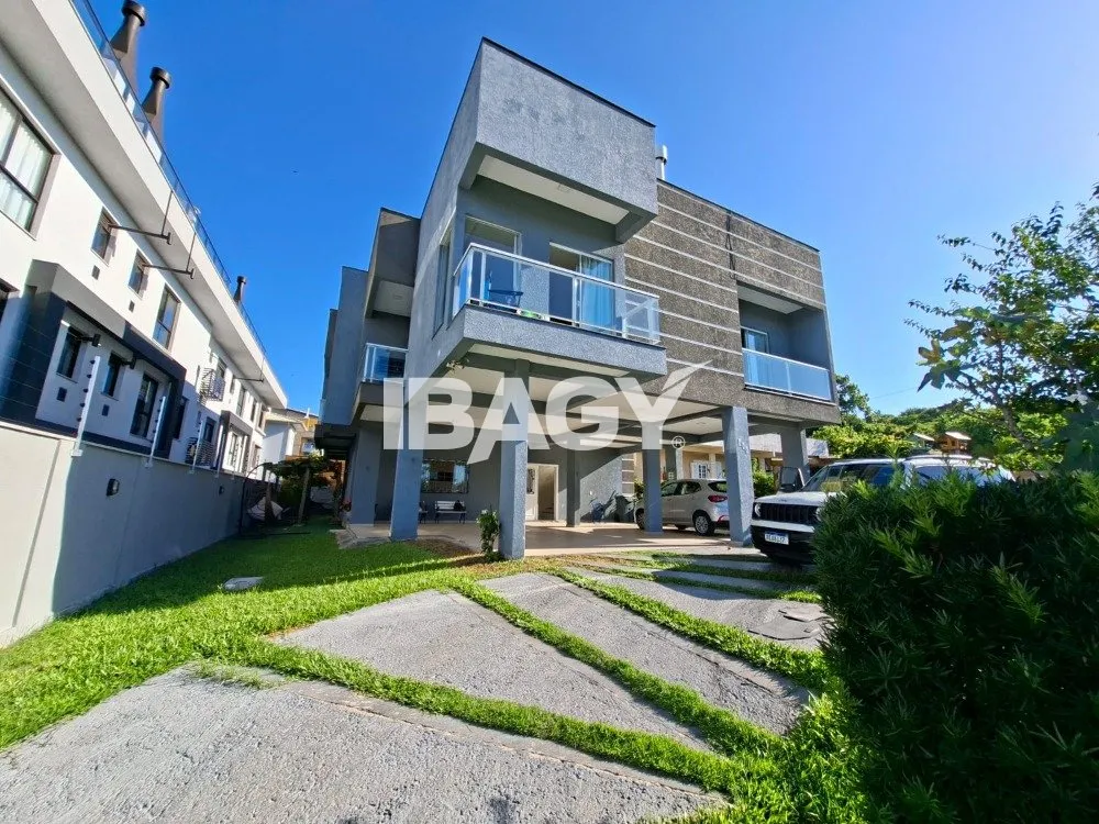 1-bedroom apartment with a separate kitchen and private BBQ