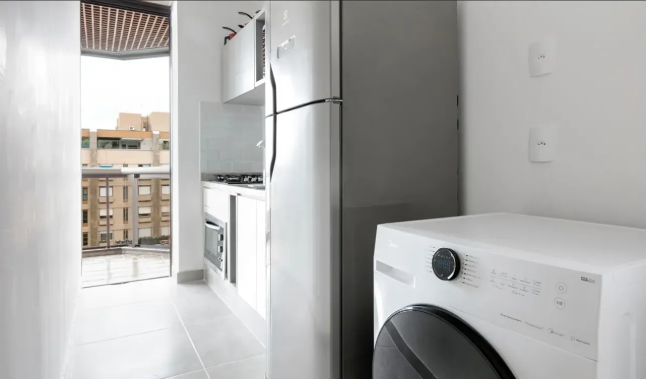 Furnished apartment with open-plan kitchen and 2 bedrooms — photo 2