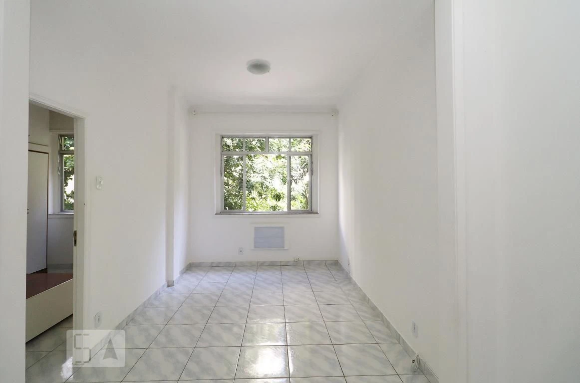 Apartamento de 1 quarto com piso de cerâmica e armários embutidos — photo 13
