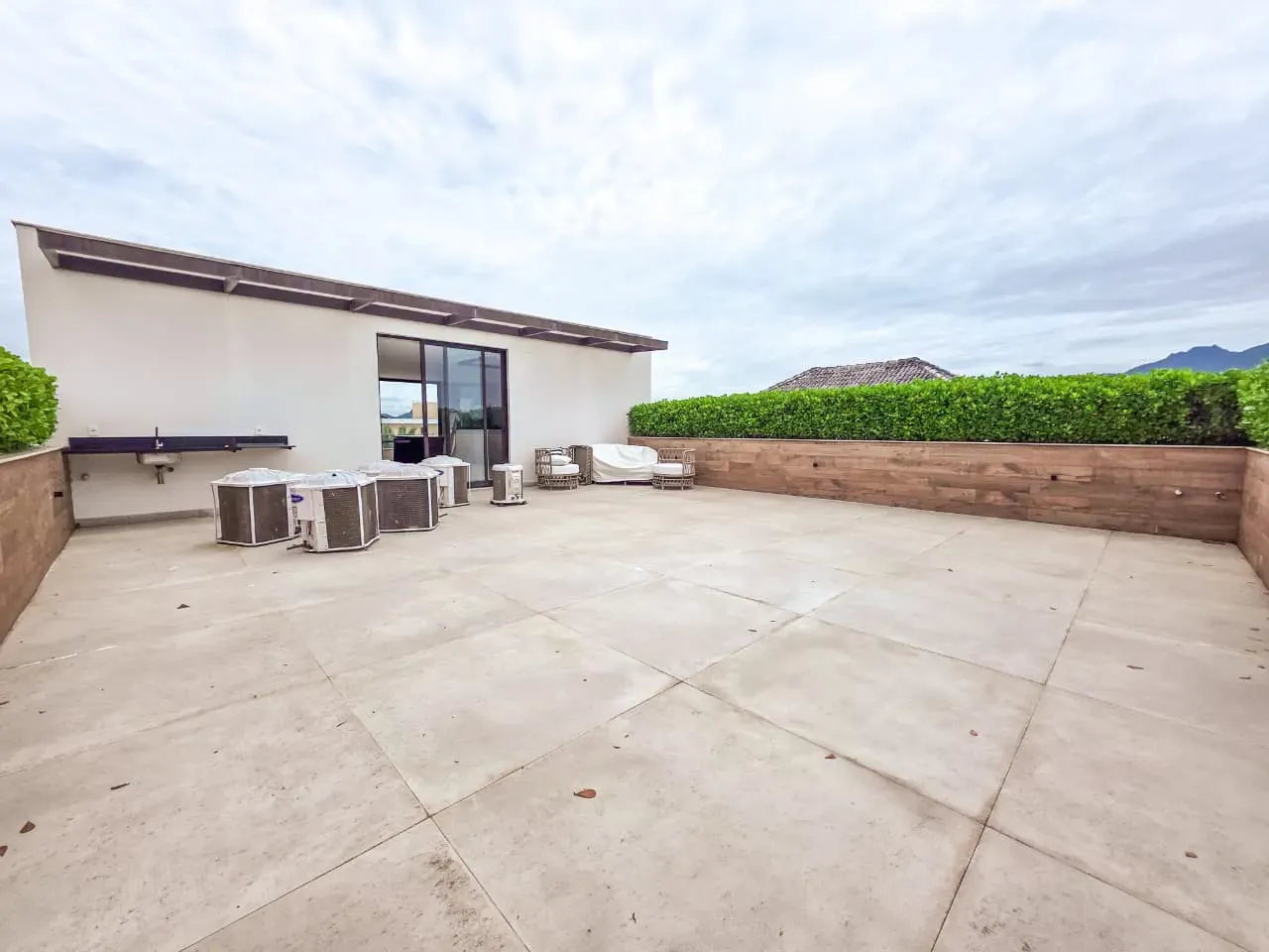 Furnished house, 920 m², with a bathtub — photo 45