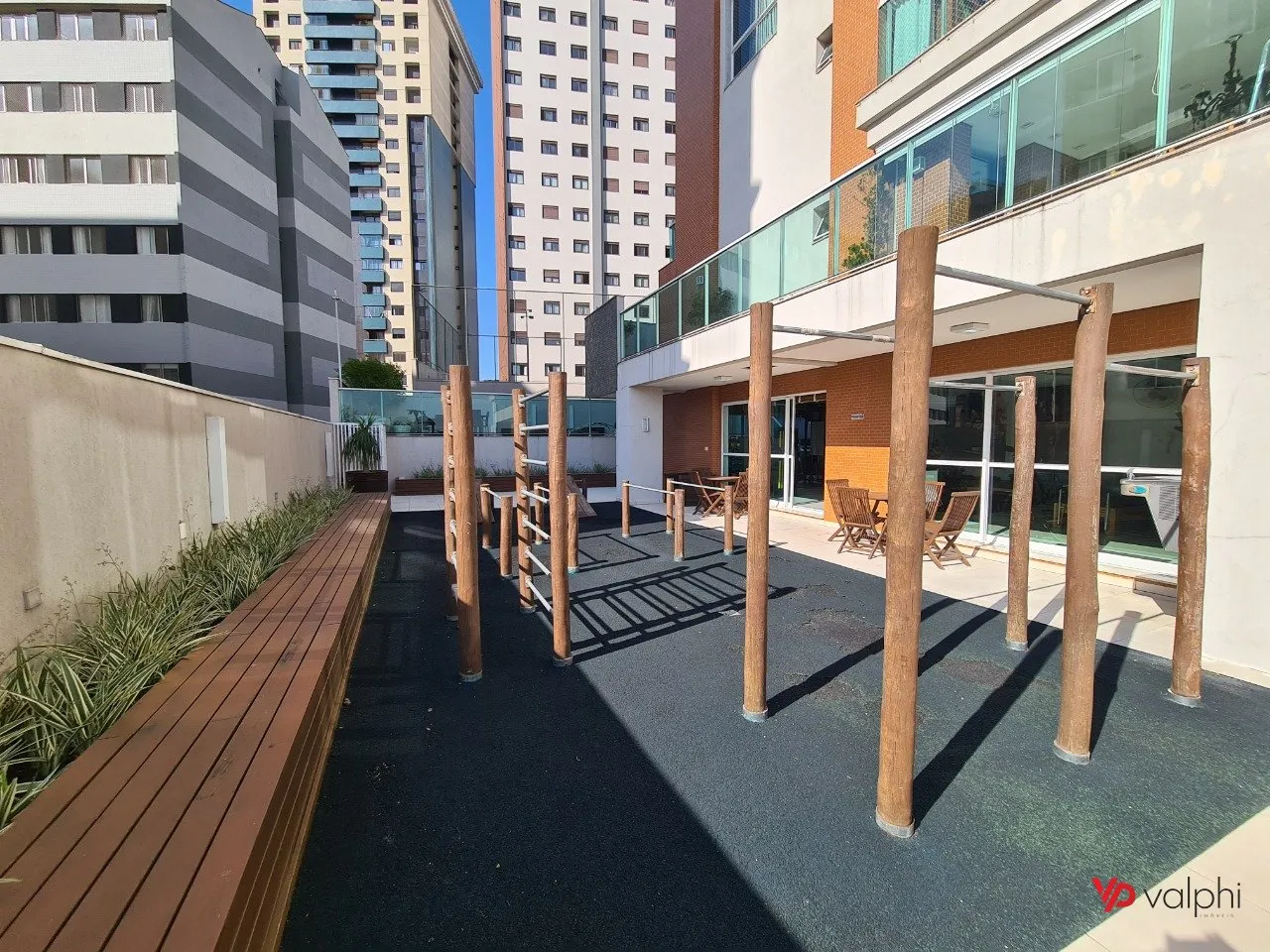 Furnished 2-bedroom apartment with enclosed balcony — photo 67