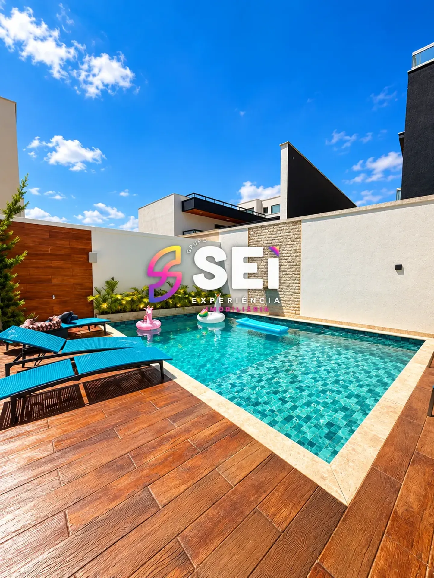 Furnished house, 600 m², with a fireplace — photo 16