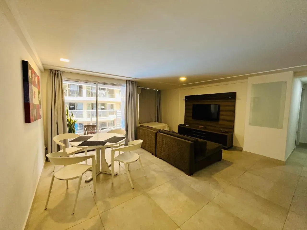 Furnished apartment with open-plan kitchen and 2 bedrooms — photo 2