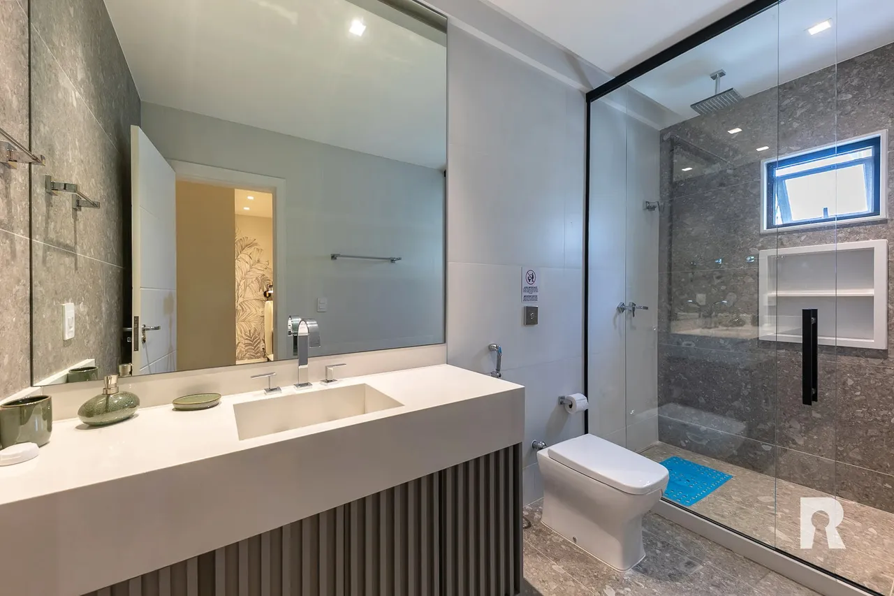 Furnished house with 4 bedrooms and 5 bathrooms — photo 20