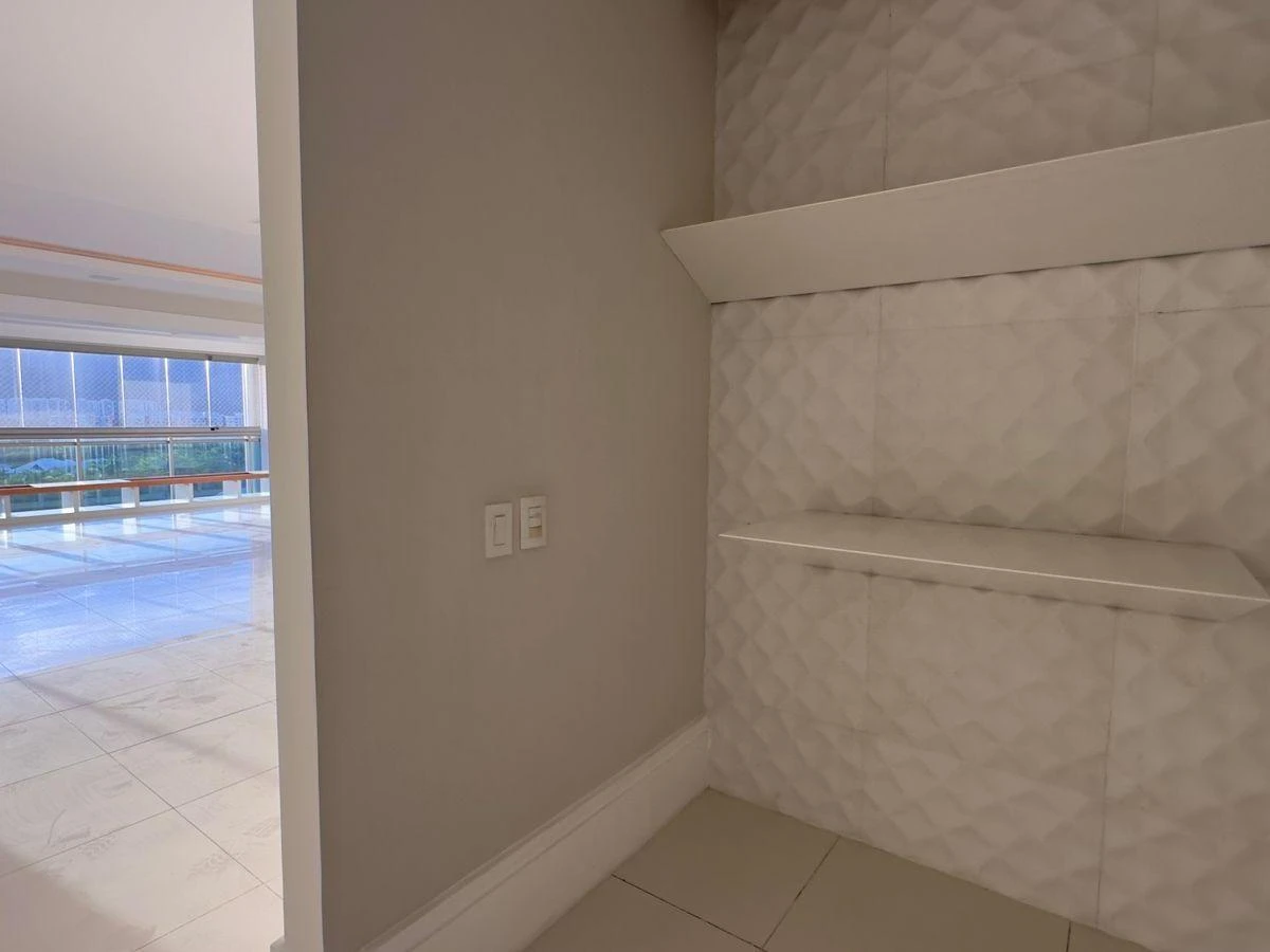 4-bedroom apartment with a separate kitchen, 260 m² — photo 33