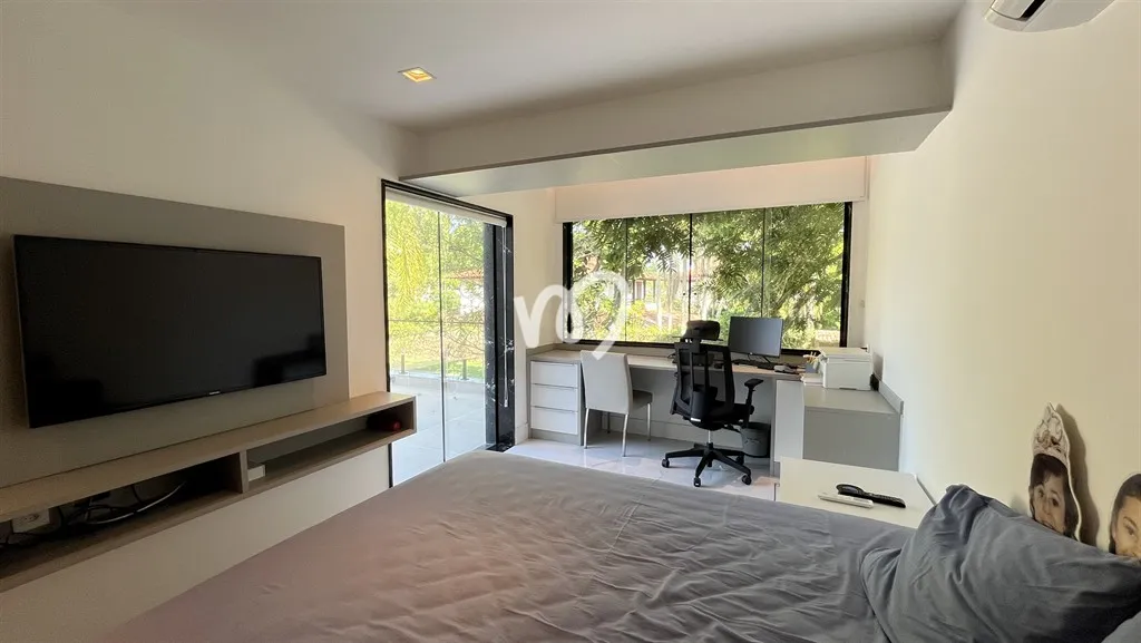 Furnished house with 5 bedrooms and an open-plan kitchen — photo 16