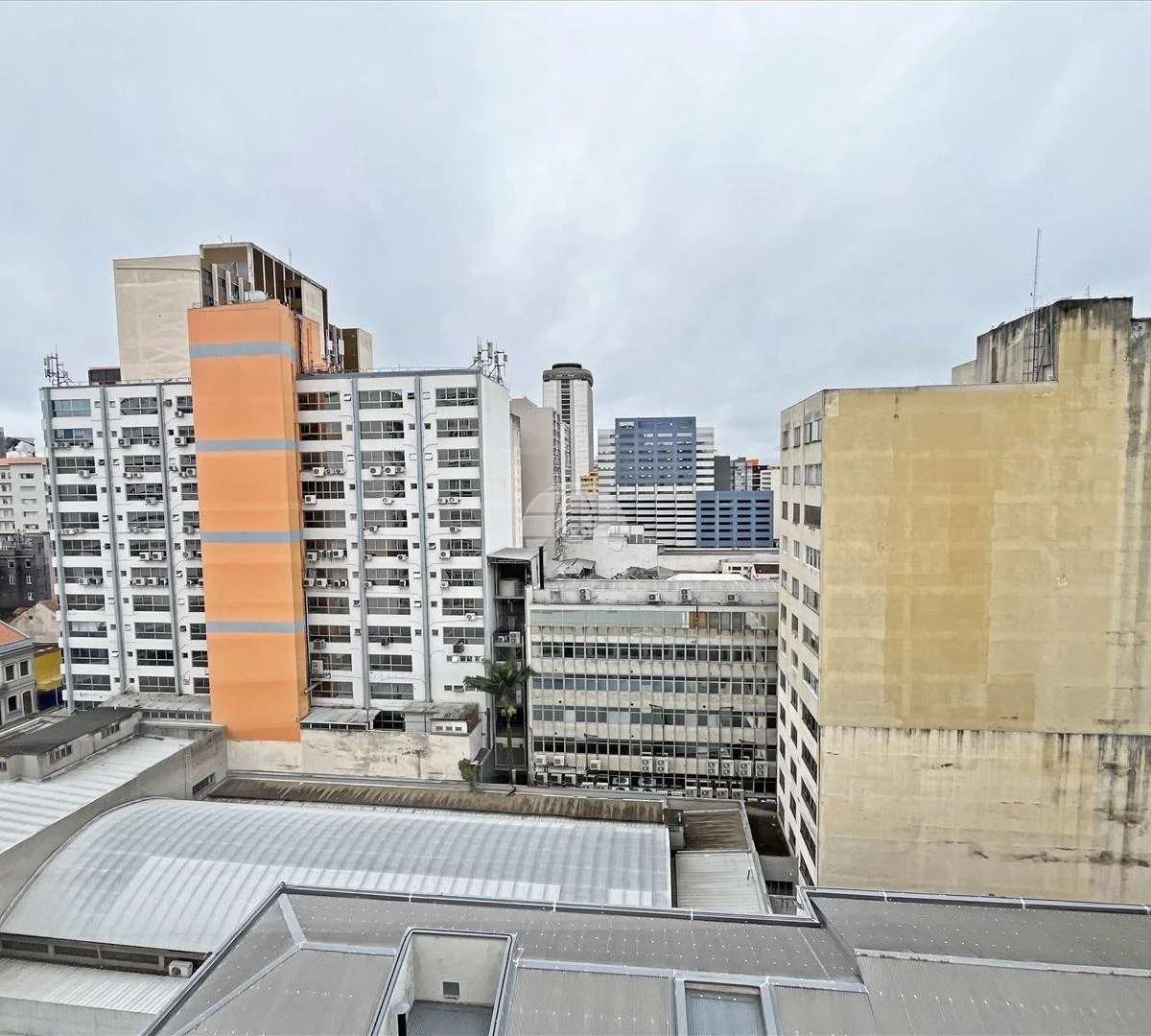 Departamento con piso de madera o laminado en Curitiba — photo 8