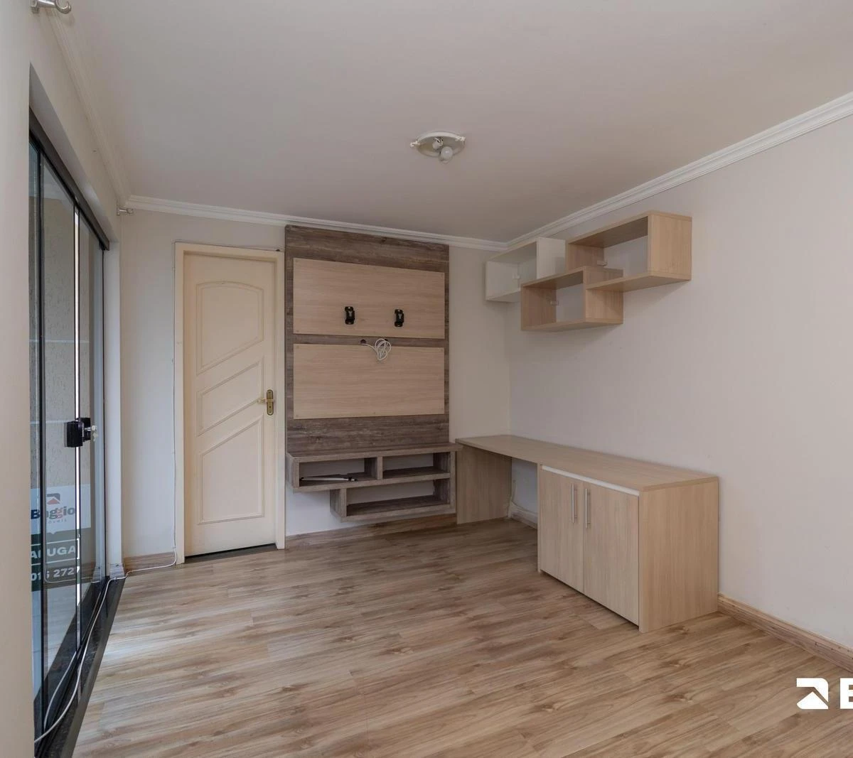 Balcony with a grill in a 3-bedroom house, 118 m² — photo 30
