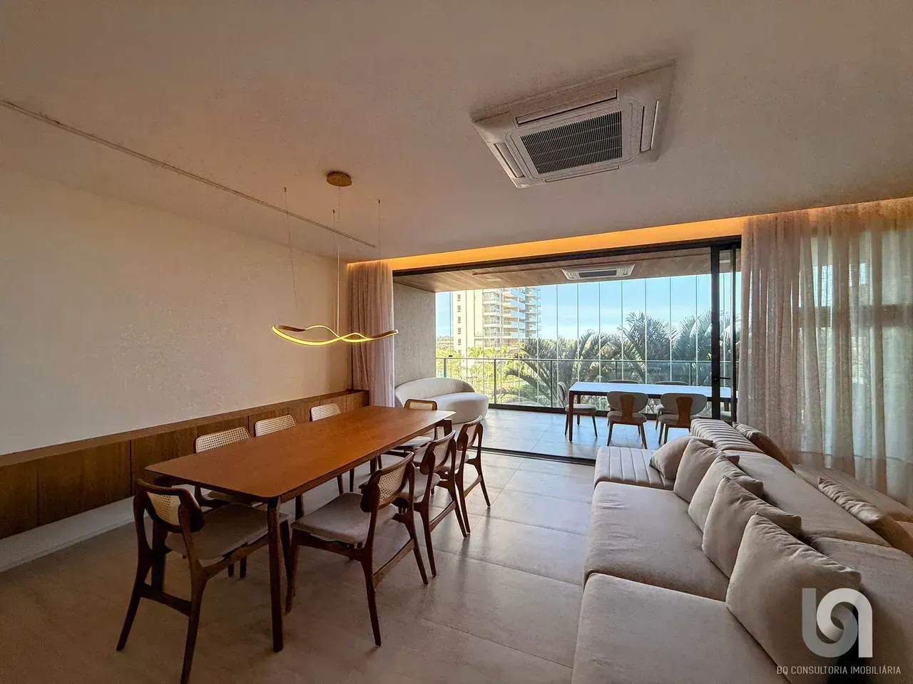 Apartamento com 4 dormitórios e 5 banheiros, 231 m² — photo 7