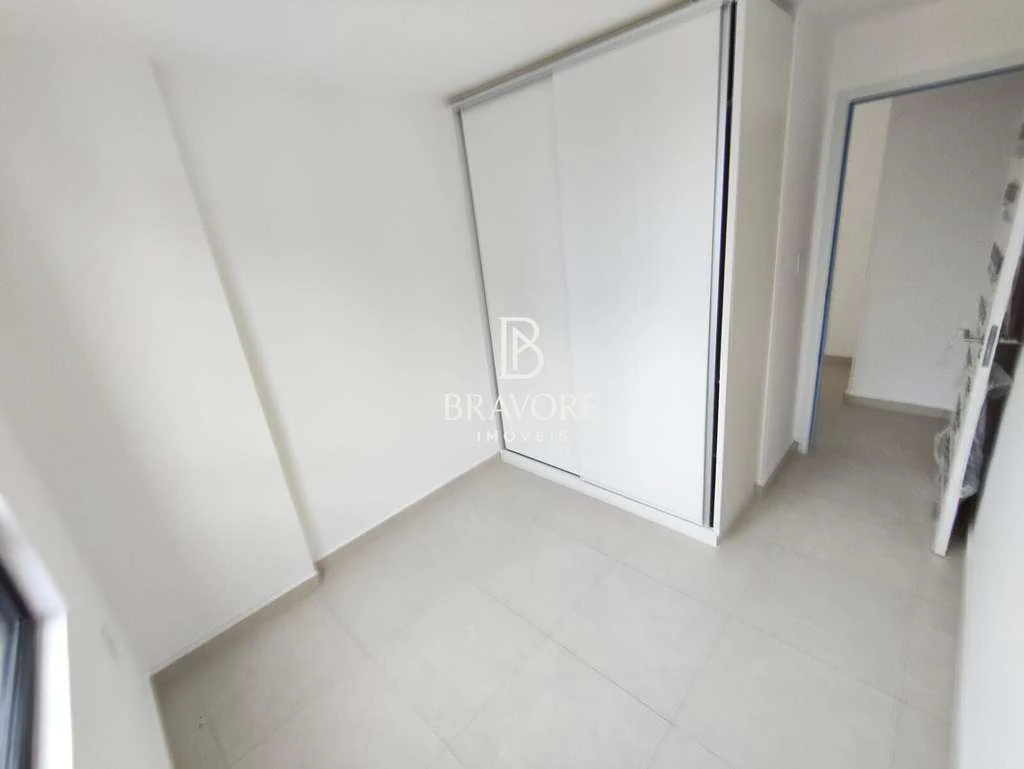 3-bedroom apartment with city view and balcony — photo 3