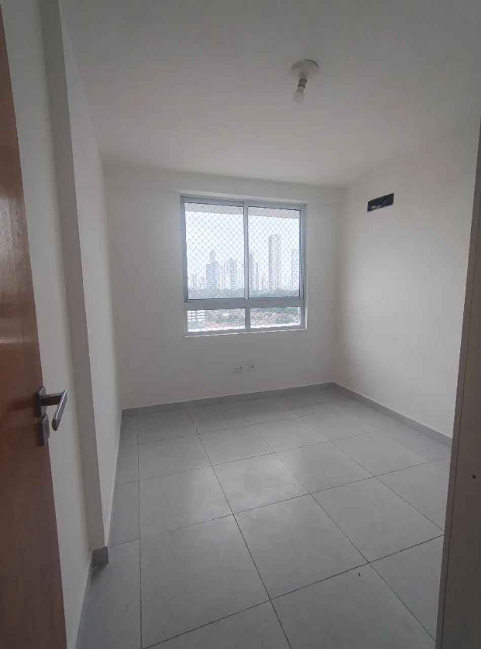 3-bedroom apartment in a building with a gym — photo 12