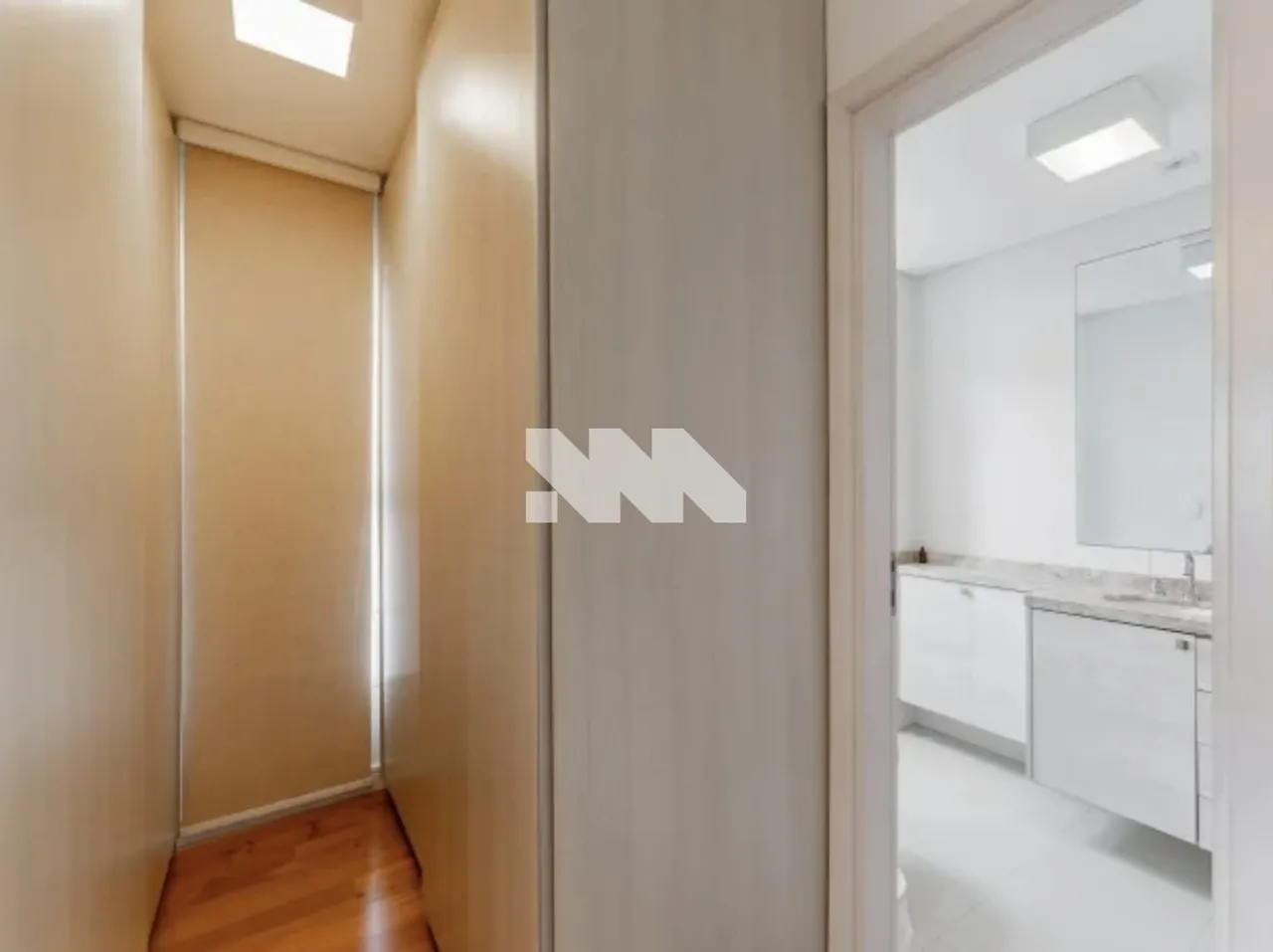 Furnished apartment with 4 bedrooms and 231 m² — photo 16