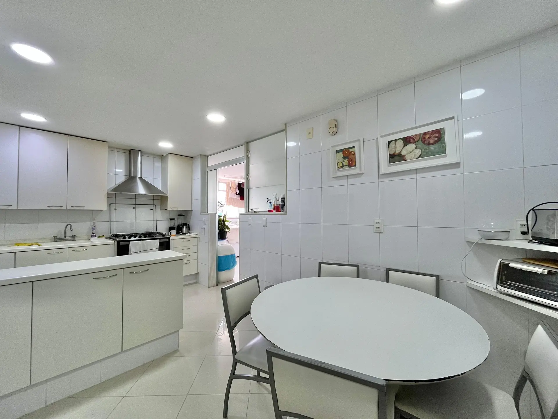 Furnished apartment, 450 m², with a water view — photo 2