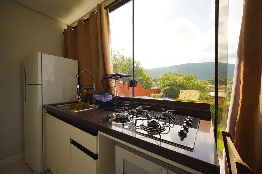Furnished studio with balcony, 1 bedroom suite — photo 6
