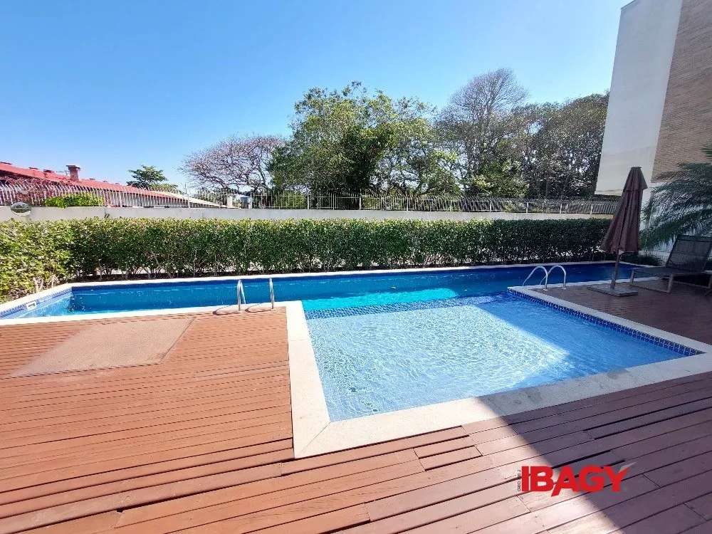69 m² 2-bedroom apartment with balcony and built-in grill — photo 8