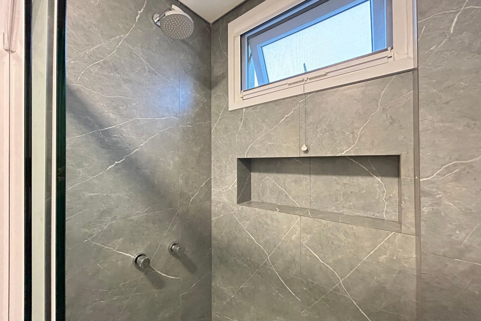 Меблированный дом с 2 спальнями-сюитами — photo 27