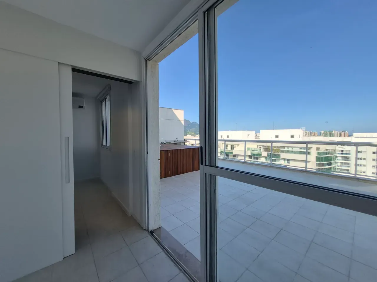 Duplex with 225 m², 3 bedrooms, and open-plan kitchen — photo 37