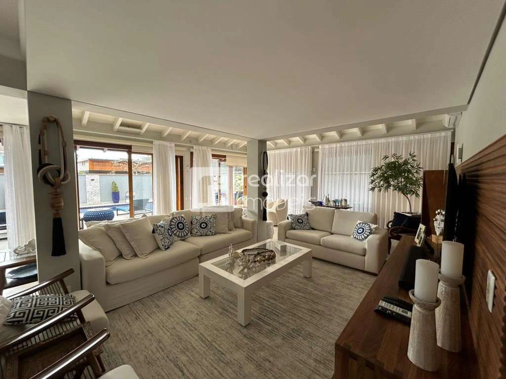 Casa com 7 quartos e 6 suítes com cozinha americana — photo 3