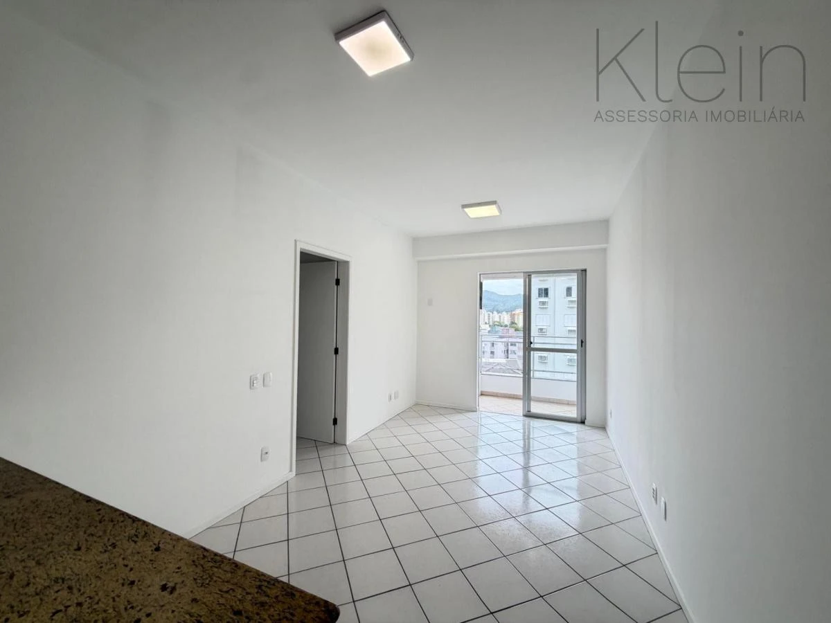 Glass-enclosed balcony in a 3-bedroom apartment, 75 m²