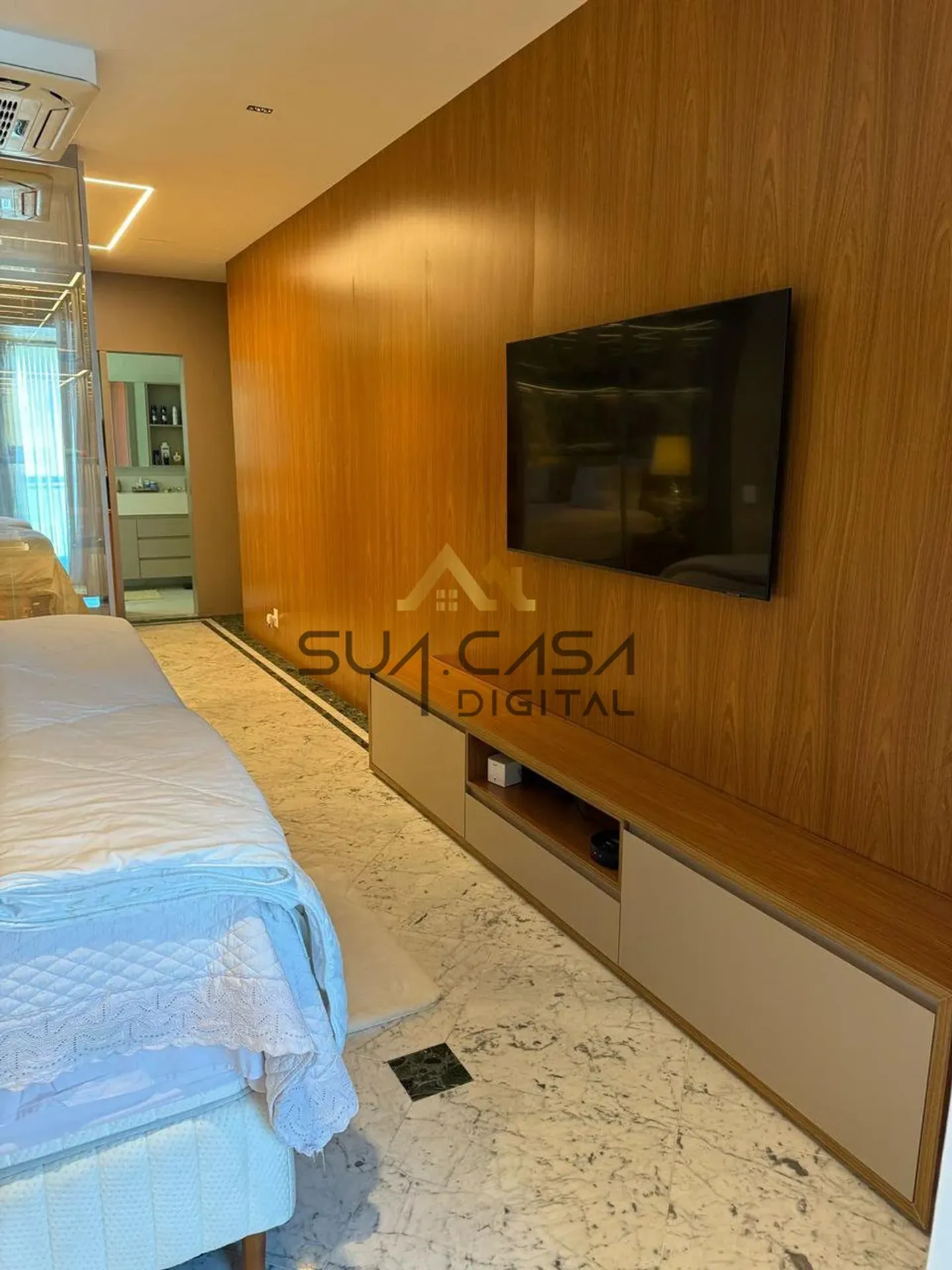 4-bedroom apartment with a water view — photo 15