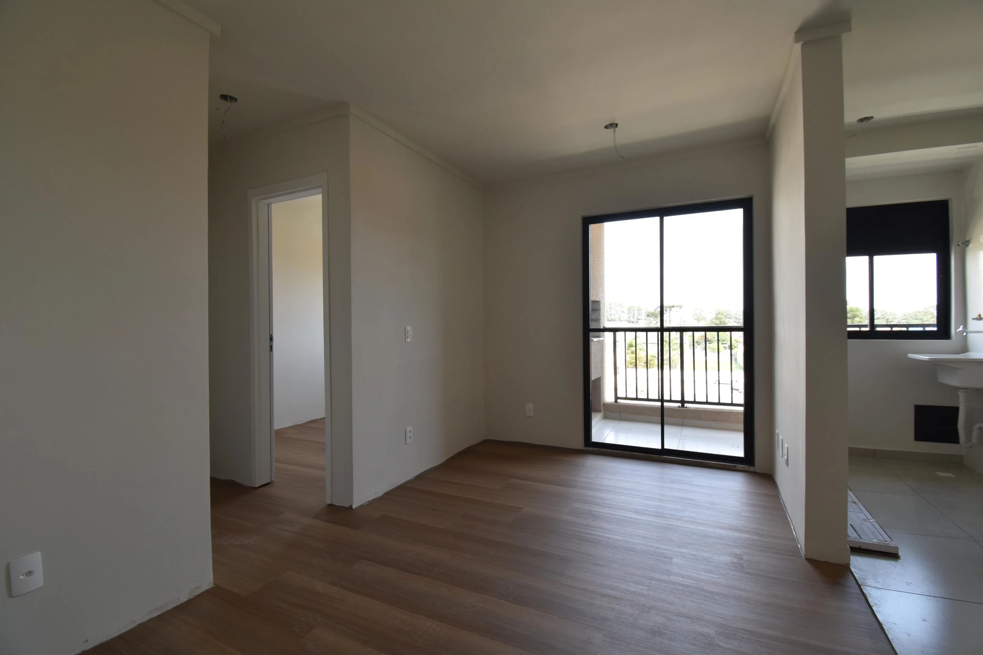 Glass-enclosed balcony in a 2-bedroom apartment, 53 m² — photo 9