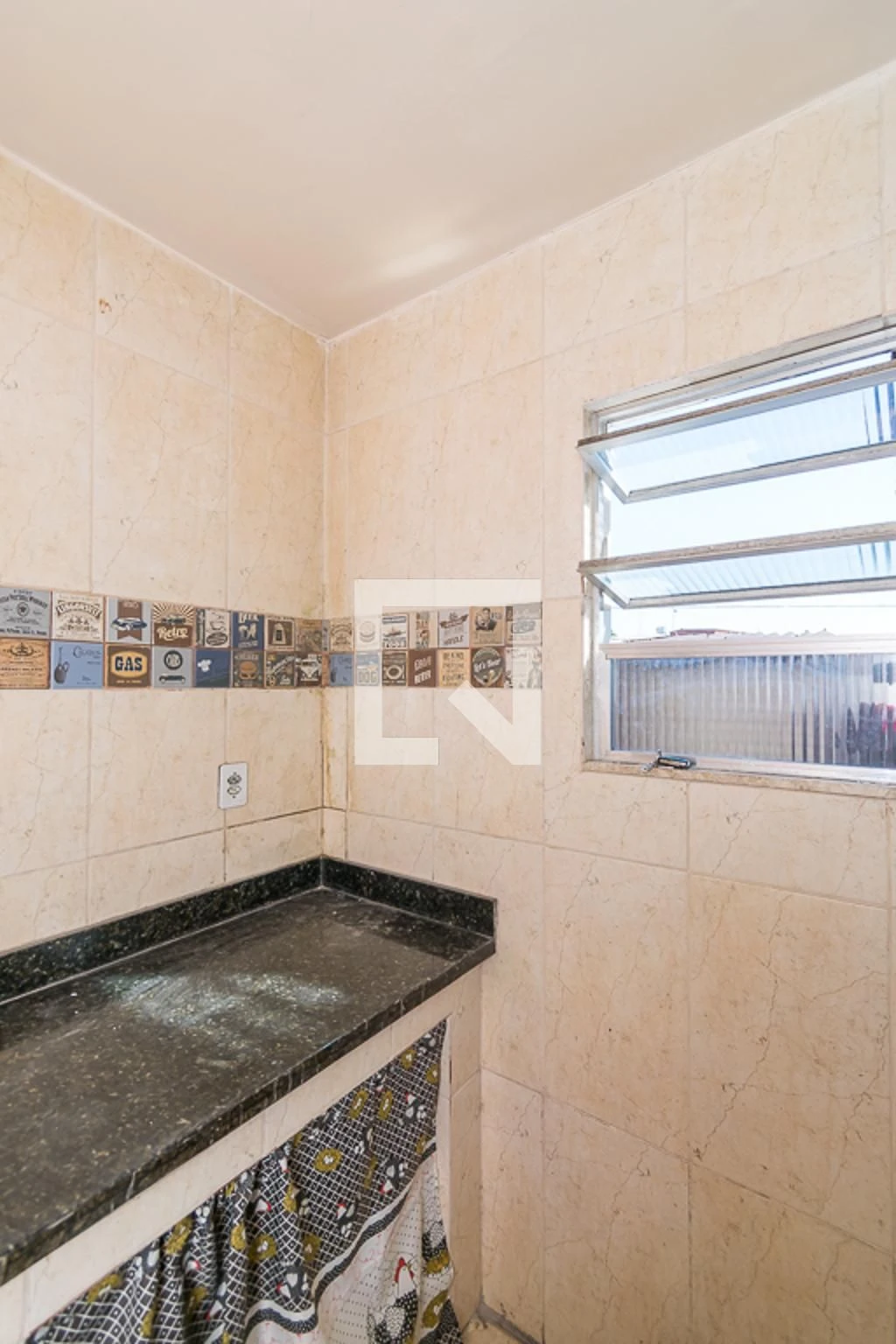 One-bedroom apartment with a washing machine