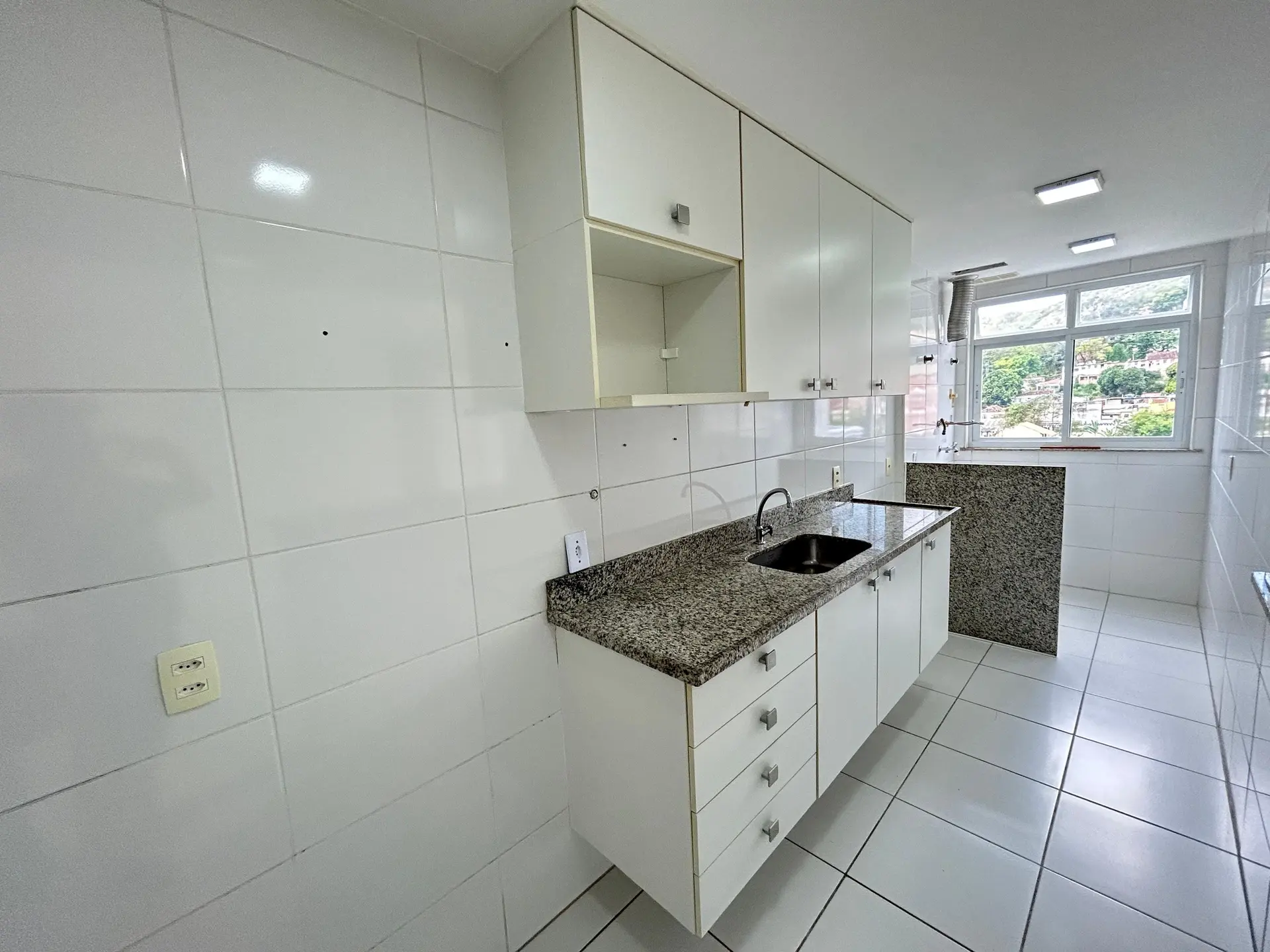 2-bedroom apartment with a mountain view in Rio de Janeiro — photo 3