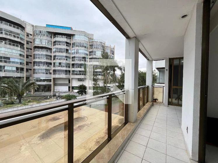 One-bedroom apartment in a building with a gym