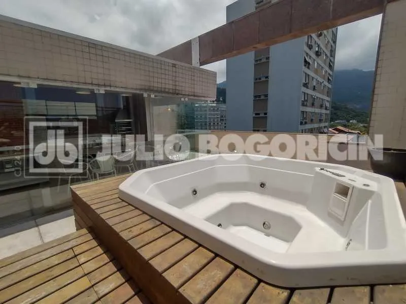 Furnished apartment with 3 bedrooms and a balcony — photo 28