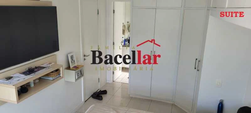 Furnished 203 m² apartment with enclosed balcony — photo 6