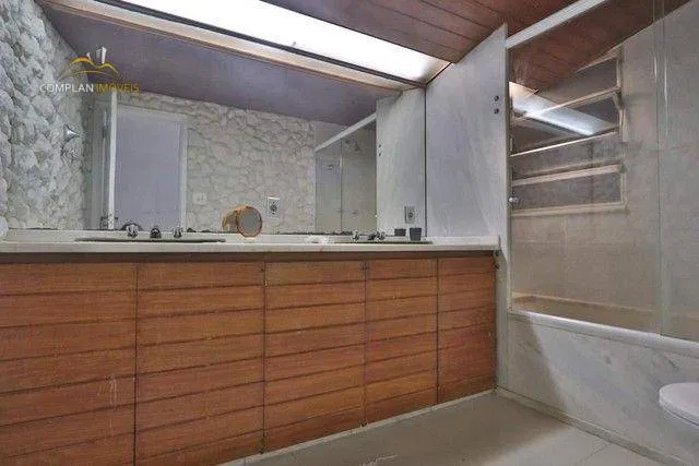 Furnished 3-bedroom apartment with 200 m² — photo 18