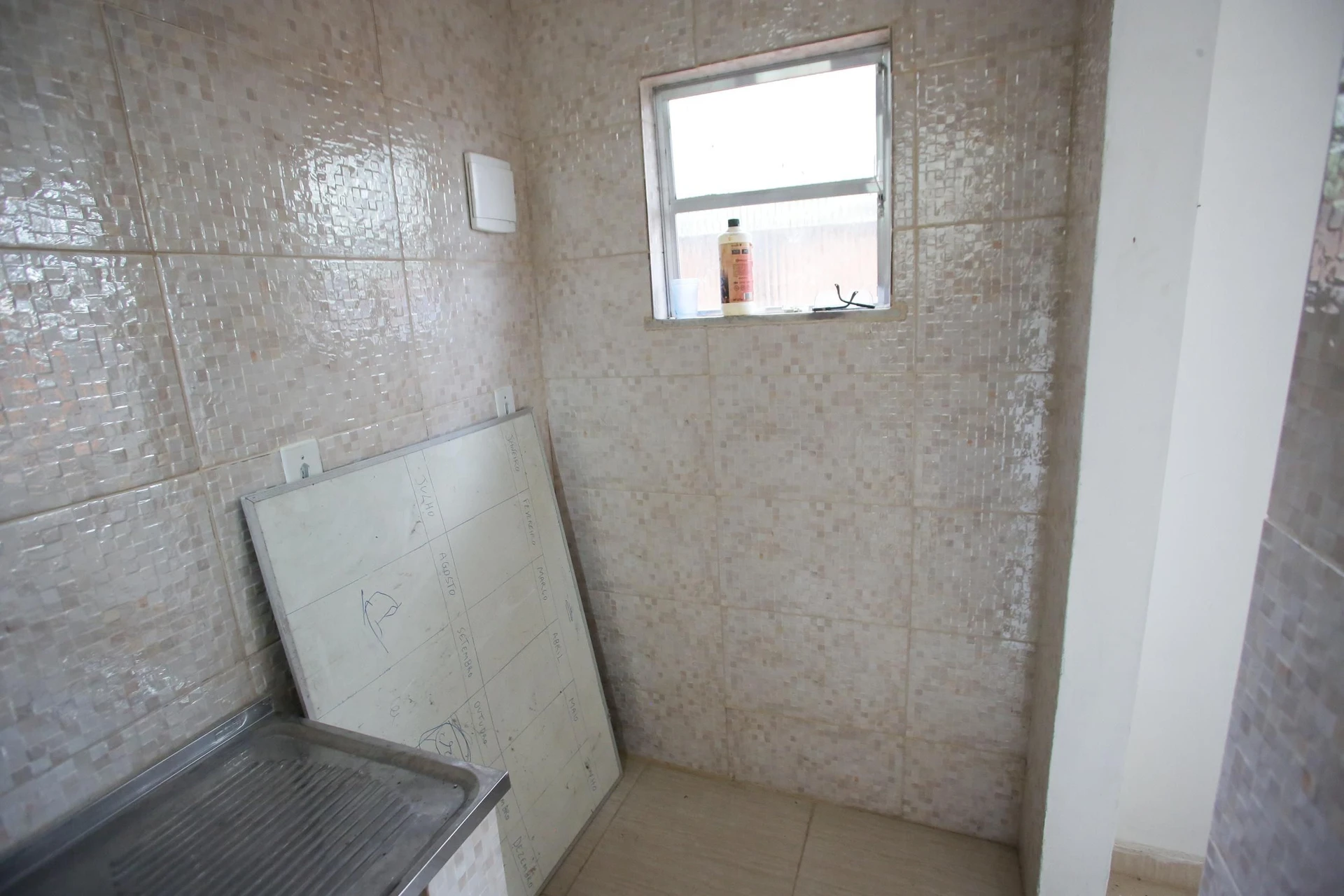 Unfurnished studio with 1 bedroom and 1 parking spot — photo 2