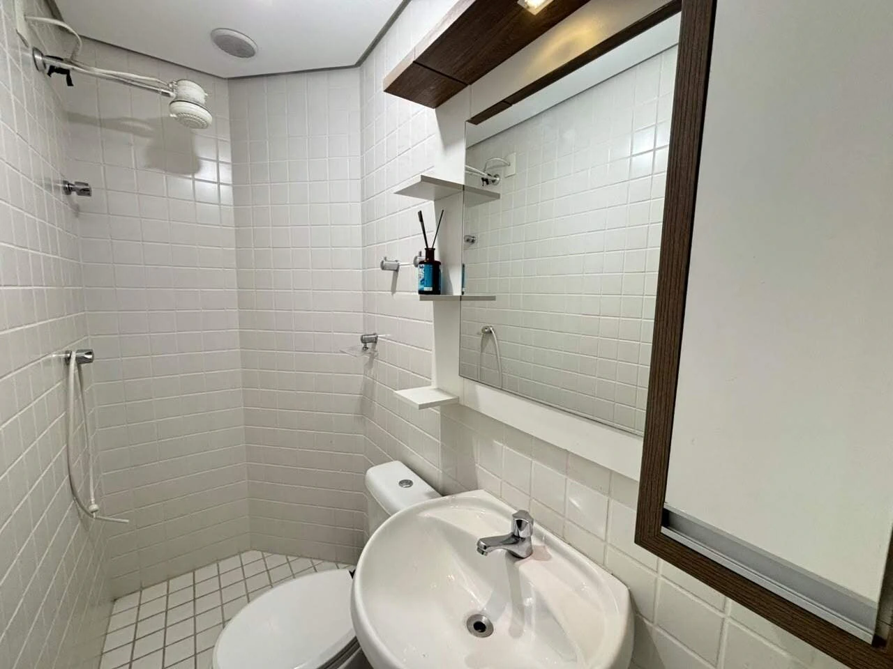 Furnished apartment, 122 m², with a glass-enclosed balcony — photo 9
