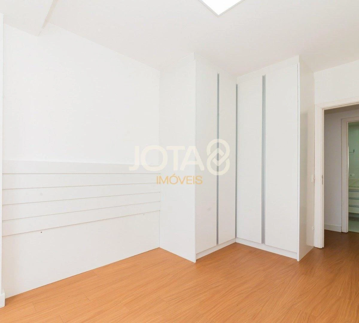 2-bedroom apartment in a building with a gym — photo 25
