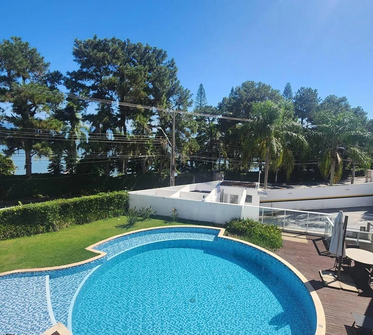 House, 235 m², with a water view