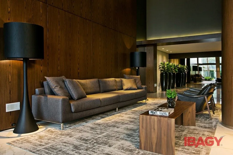 Furnished 2-suite apartment with enclosed balcony — photo 13