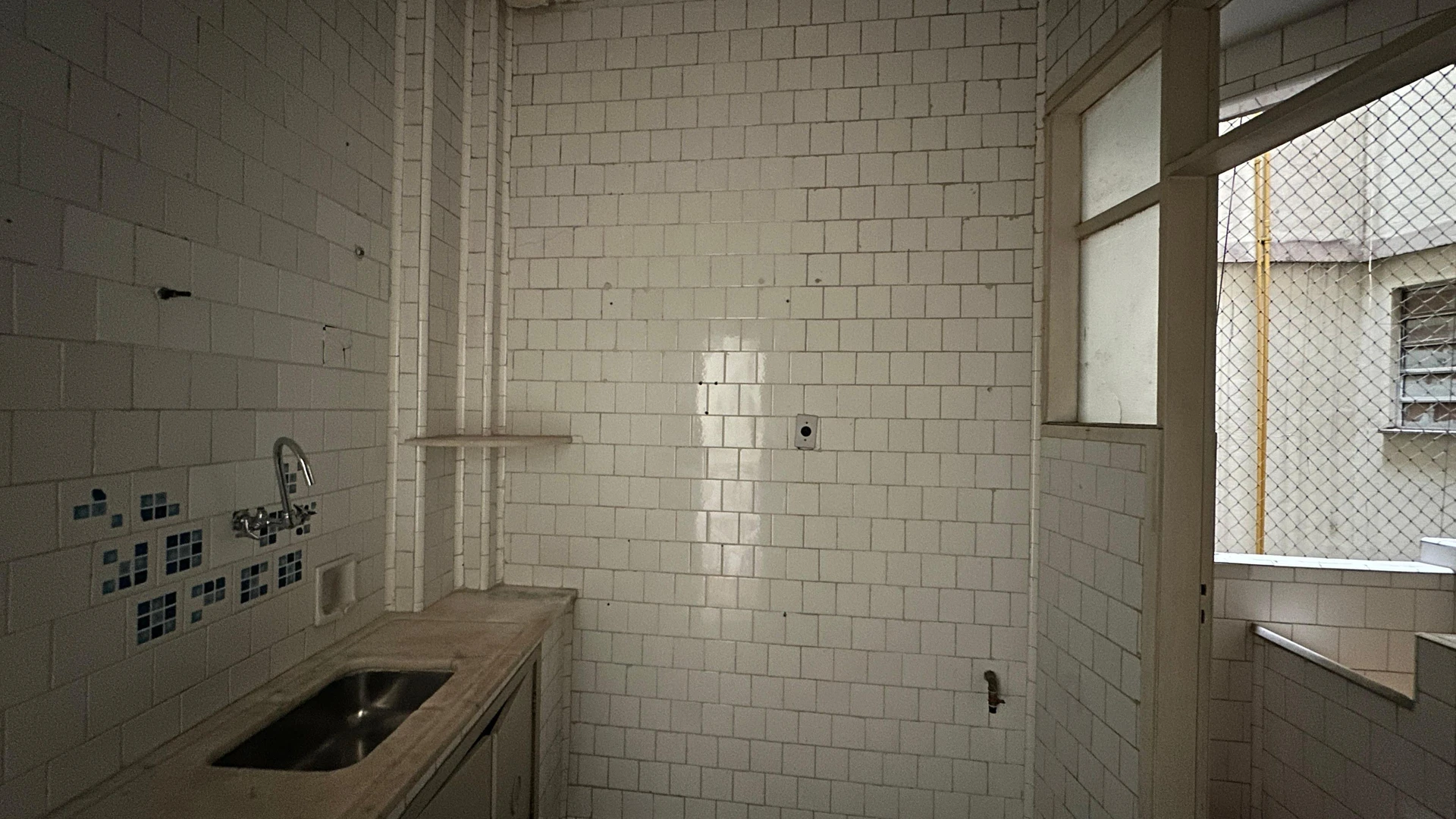 1-bedroom apartment with a separate kitchen and no parking — photo 6