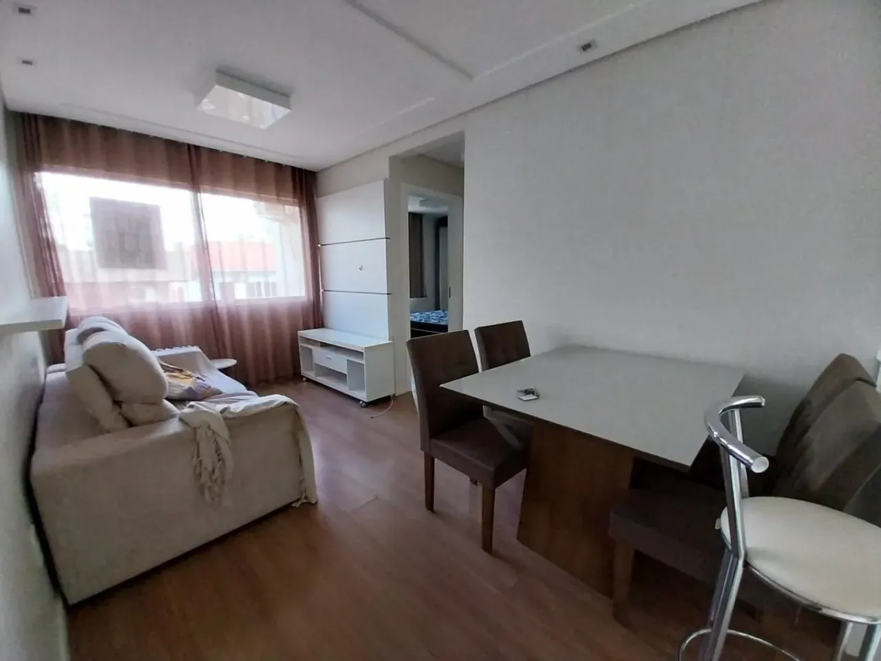 2-bedroom apartment with 1 bathroom and open kitchen