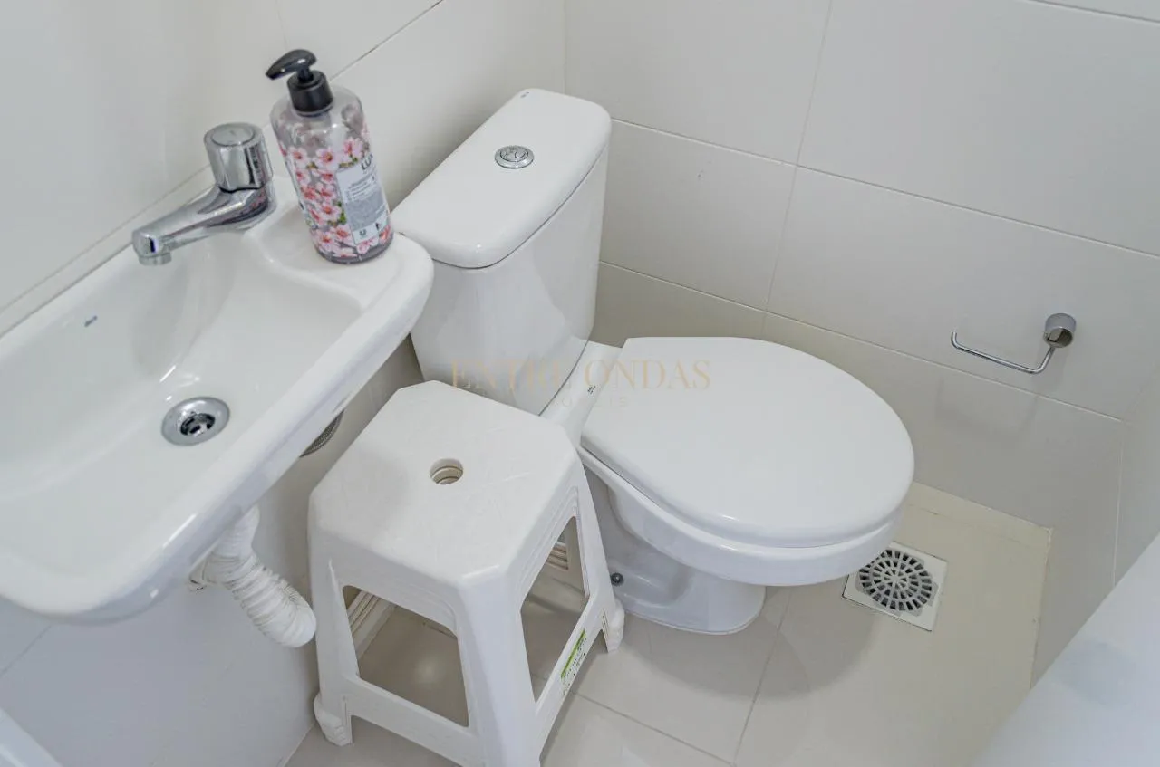 Furnished 2-bedroom apartment with open-plan kitchen — photo 22