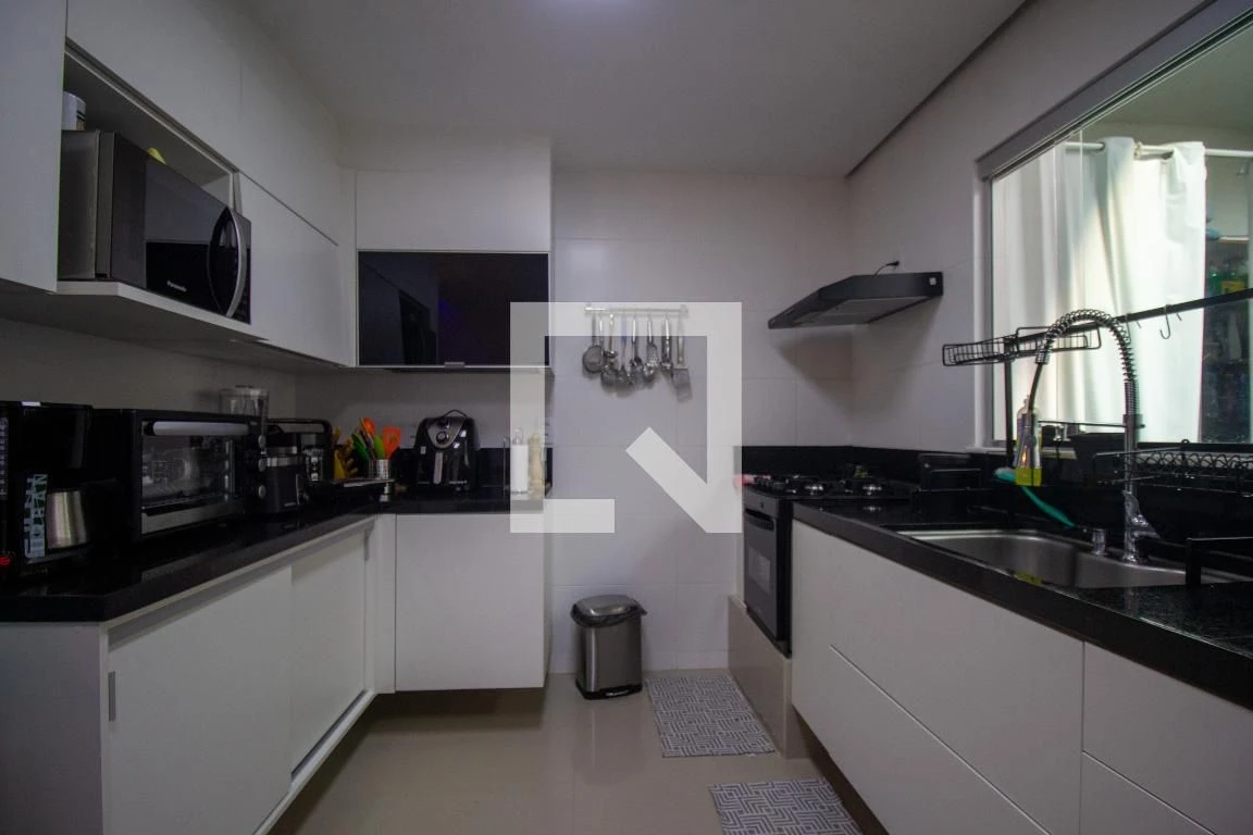 Casa mobiliada com 4 quartos e área gourmet na varanda — photo 18