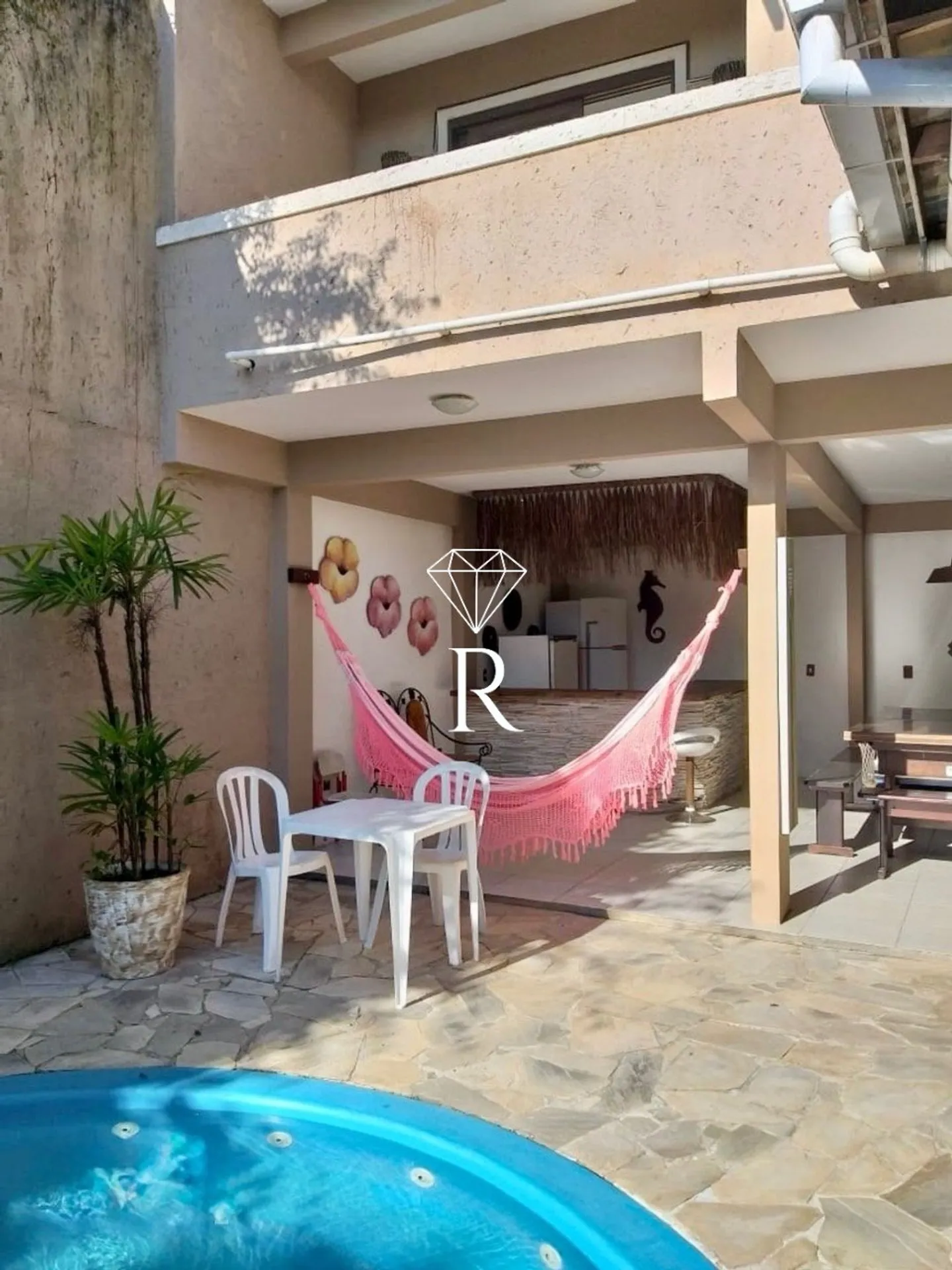 Casa de 6 dormitorios con balcón y parrilla — photo 21