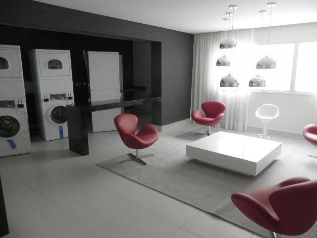 Studio com janelas do piso ao teto, Centro — photo 17