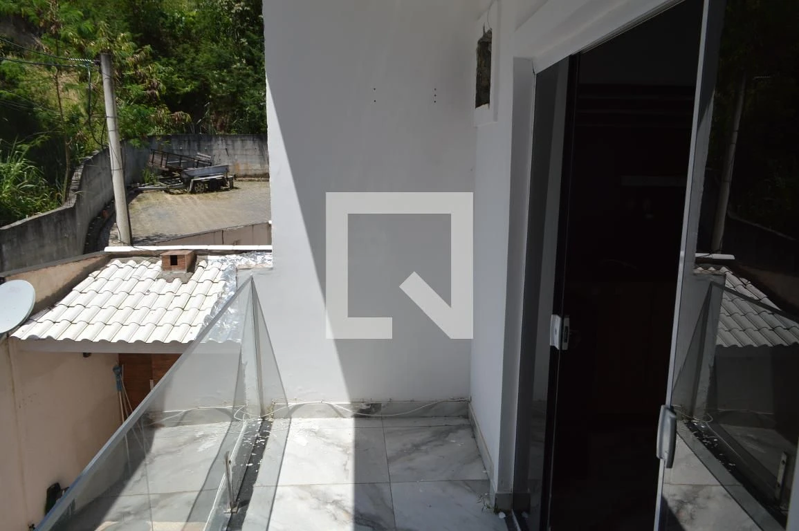 Casa de 3 quartos com janelas do piso ao teto — photo 53
