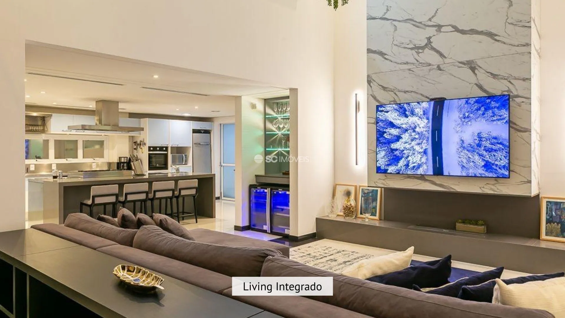 800 m² house with 6 en-suite rooms and 4 parking spaces — photo 23