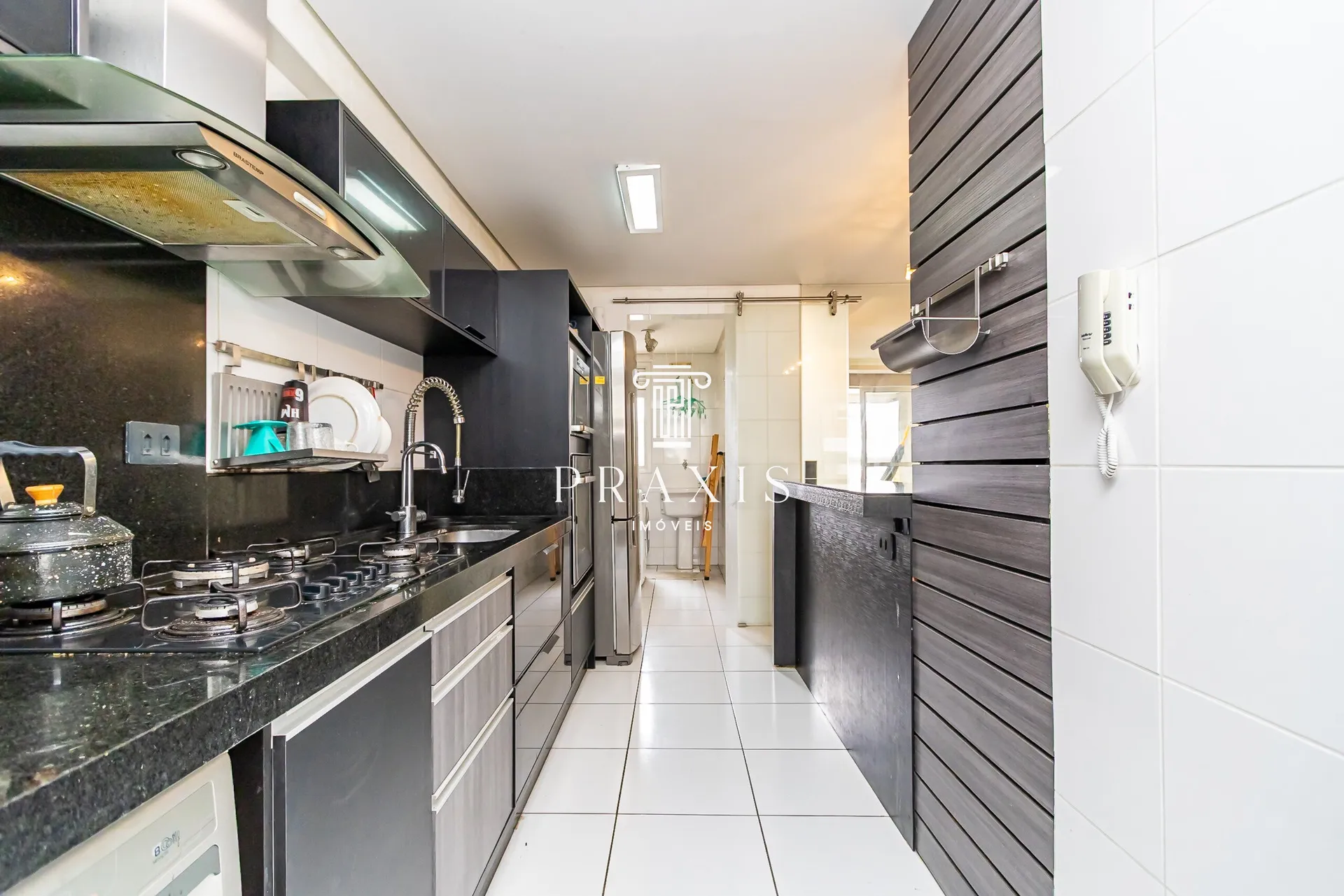 Apartment with 2 en-suite bedrooms and 3 bathrooms — photo 9